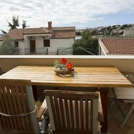 Apartamento By The Sea Mavarstica, Ciovo - 12696 *