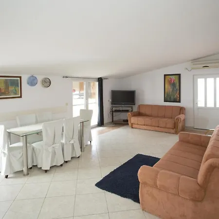 Apartment By The Sea Mavarstica, Ciovo - 12696 *