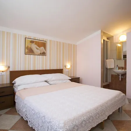 Apartament By The Sea Mavarstica, Ciovo - 12696 *