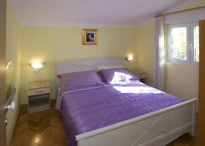 Apartment By The Sea Mavarstica, Ciovo - 12696 *